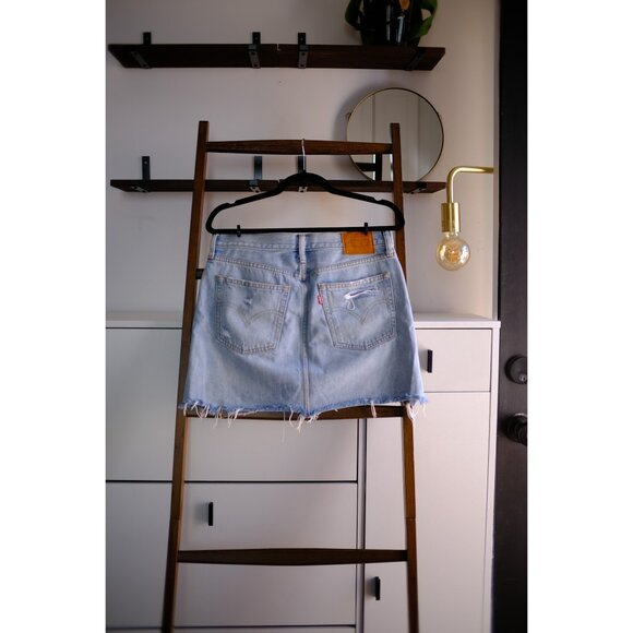 Levi's High Waisted Denim Skirt With Button Fly - Medium Wash - 29 - Like New - Picture 6 of 6